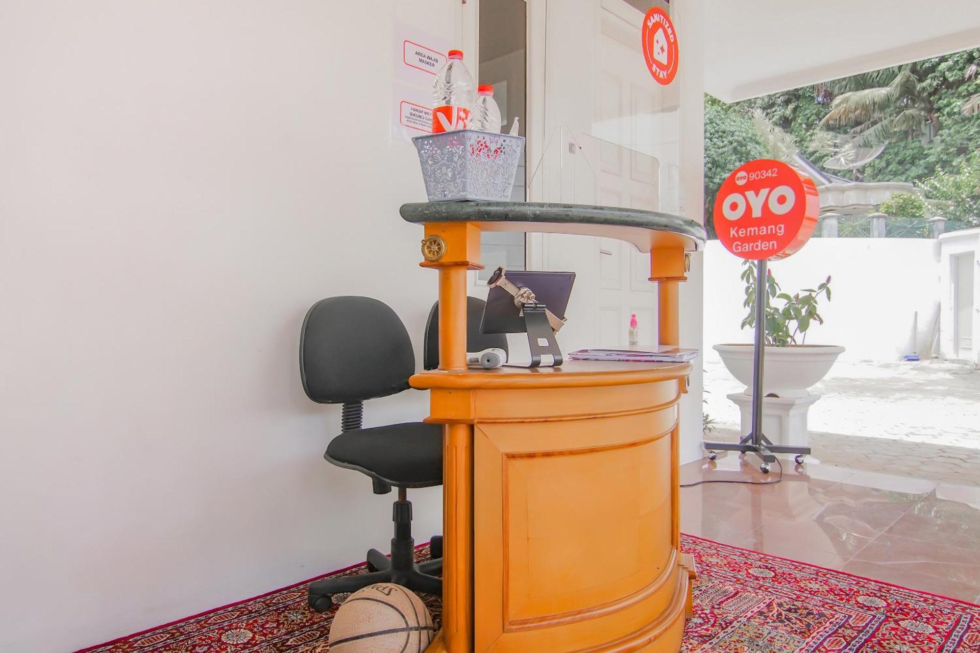 Hotel OYO 90342 Kemang Garden Jakarta Exterior foto